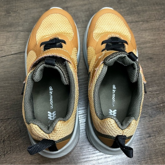 All In Motion Kids Tan and Black Sneakers Size 3 - Picture 5 of 6